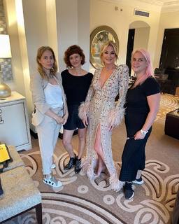 Yanina Latorre feet photo thumbnail