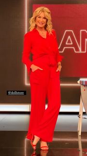 Yanina Latorre feet photo thumbnail