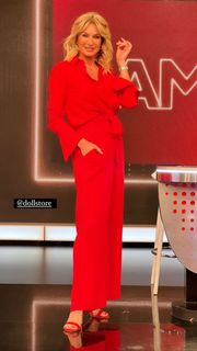 Yanina Latorre feet photo thumbnail