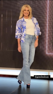 Yanina Latorre feet photo thumbnail