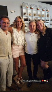 Yanina Latorre feet photo thumbnail