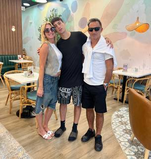 Yanina Latorre feet photo thumbnail