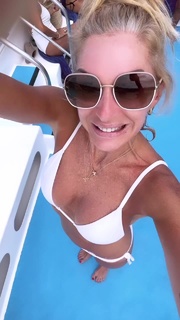 Yanina Latorre feet photo thumbnail