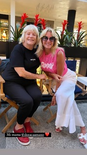 Yanina Latorre feet photo thumbnail