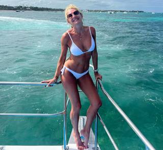 Yanina Latorre feet photo thumbnail