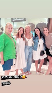 Yanina Latorre feet photo thumbnail