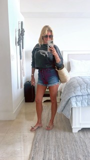 Yanina Latorre feet photo thumbnail