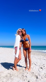 Yanina Latorre feet photo thumbnail