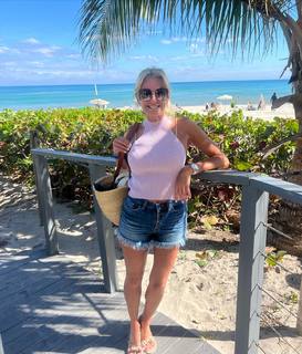 Yanina Latorre feet photo thumbnail