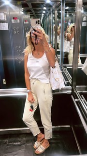 Yanina Latorre feet photo thumbnail