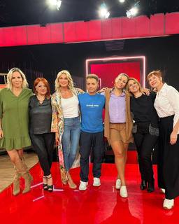 Yanina Latorre feet photo thumbnail