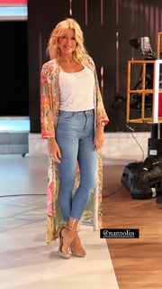 Yanina Latorre feet photo thumbnail