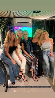 Yanina Latorre feet photo thumbnail