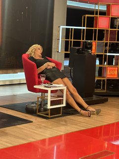 Yanina Latorre feet photo thumbnail