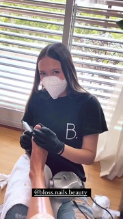 Yanina Latorre feet photo thumbnail