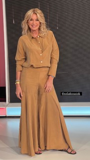 Yanina Latorre feet photo thumbnail