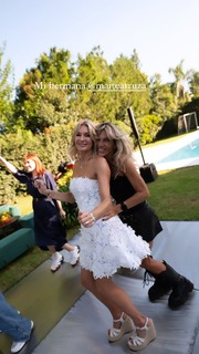 Yanina Latorre feet photo thumbnail