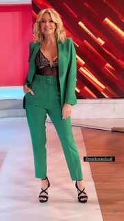 Yanina Latorre feet photo thumbnail