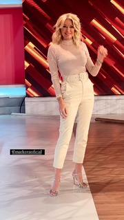 Yanina Latorre feet photo thumbnail