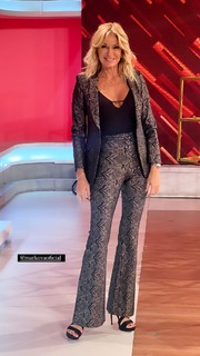 Yanina Latorre feet photo thumbnail