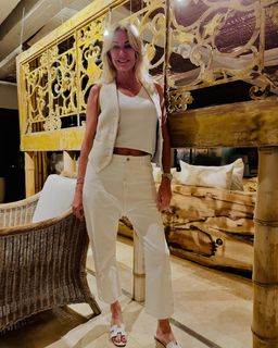 Yanina Latorre feet photo thumbnail