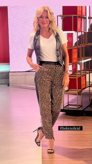 Yanina Latorre feet photo thumbnail