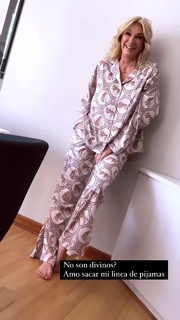 Yanina Latorre feet photo thumbnail