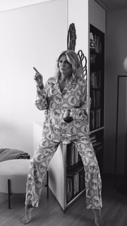 Yanina Latorre feet photo thumbnail