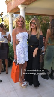 Yanina Latorre feet photo thumbnail