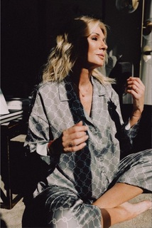 Yanina Latorre feet photo thumbnail