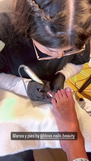 Yanina Latorre feet photo thumbnail