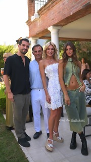 Yanina Latorre feet photo thumbnail