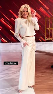 Yanina Latorre feet photo thumbnail