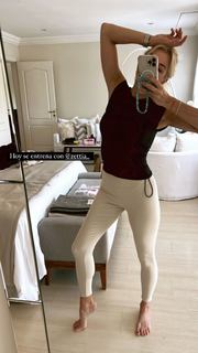 Yanina Latorre feet photo thumbnail