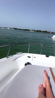 Yanina Latorre feet photo thumbnail