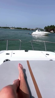 Yanina Latorre feet photo thumbnail