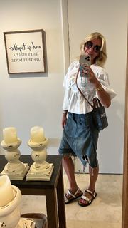 Yanina Latorre feet photo thumbnail