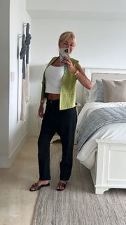 Yanina Latorre feet photo thumbnail