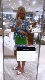 Yanina Latorre feet photo thumbnail