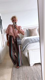 Yanina Latorre feet photo thumbnail