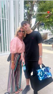 Yanina Latorre feet photo thumbnail