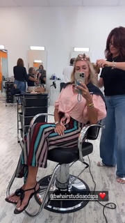 Yanina Latorre feet photo thumbnail