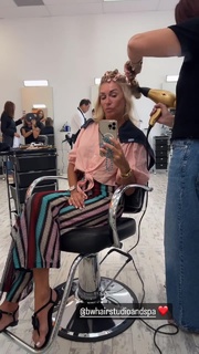 Yanina Latorre feet photo thumbnail