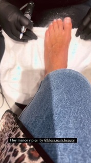 Yanina Latorre feet photo thumbnail