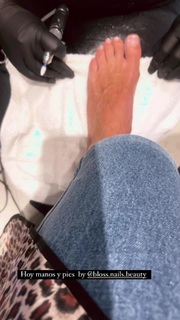 Yanina Latorre feet photo thumbnail