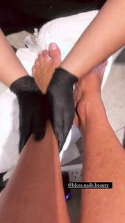 Yanina Latorre feet photo thumbnail