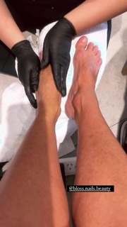 Yanina Latorre feet photo thumbnail