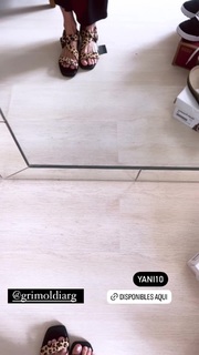 Yanina Latorre feet photo thumbnail