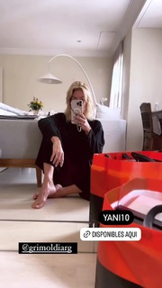Yanina Latorre feet photo thumbnail