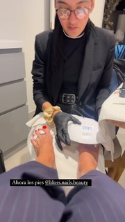 Yanina Latorre feet photo thumbnail